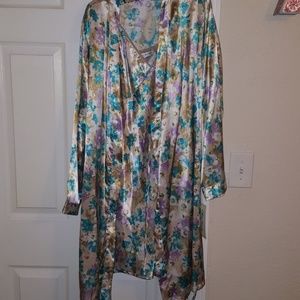 Nightgown and robe 2 piece set
